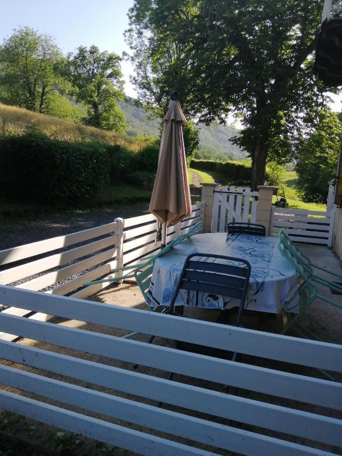 Maison A La Campagne Au Coeur Du Cantal Dept 15 Marmanhac Exteriör bild